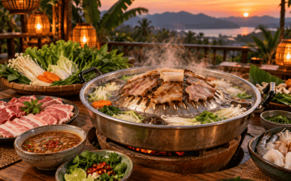 Illustration éditoriale : repas de mookata thaï en plein air, gril et bouillon